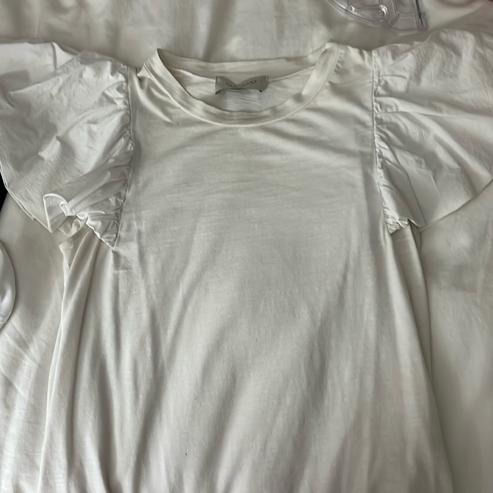 puffy sleeves cute top no stains worn only a few times